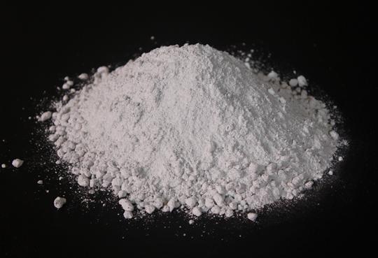 刚玉质耐火材料